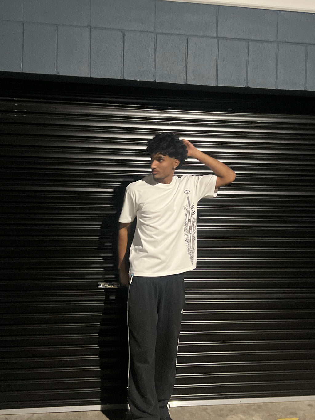 VINAKA™ Boxy Graphic Tee - White