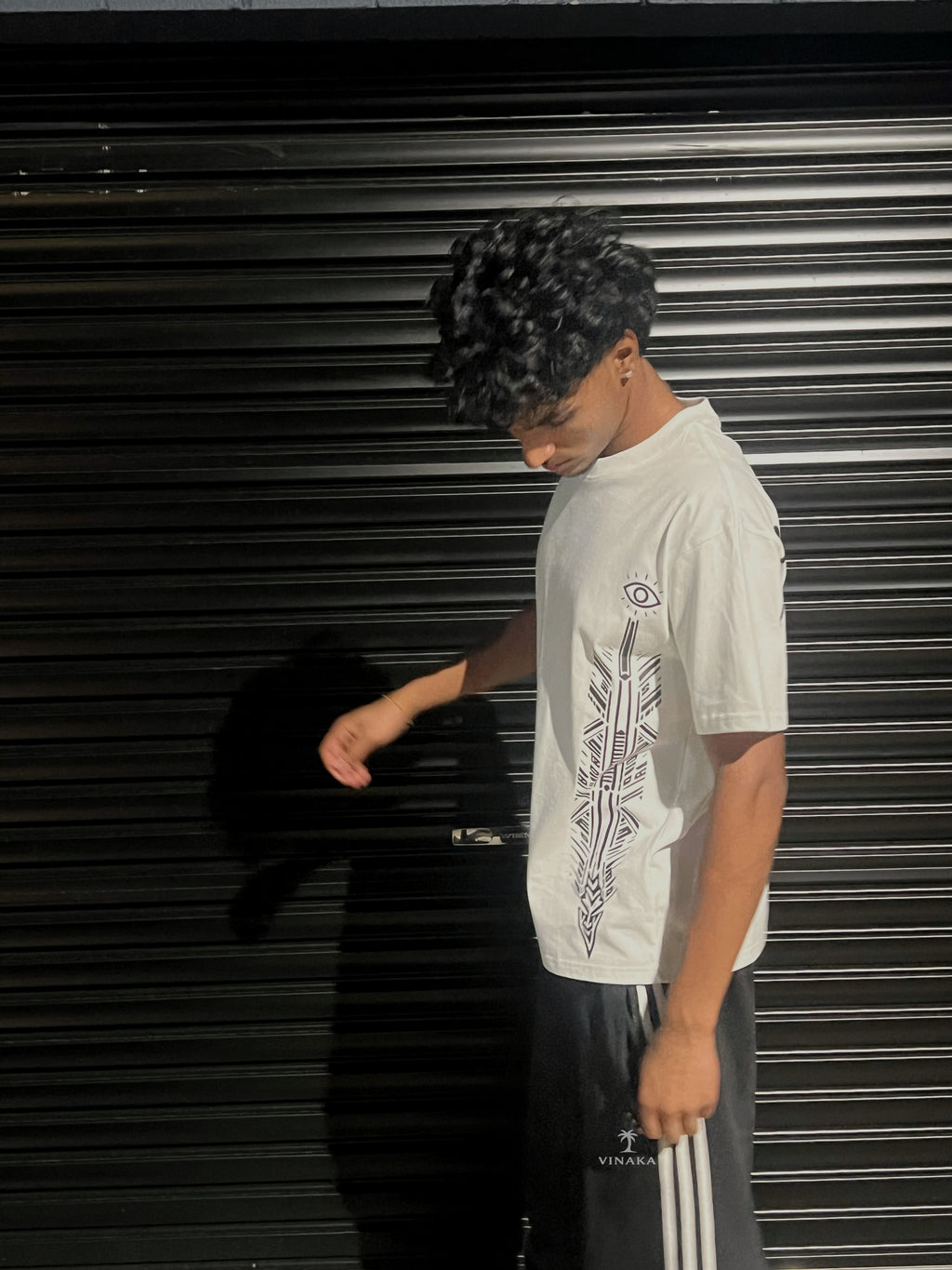 VINAKA™ Boxy Graphic Tee - White